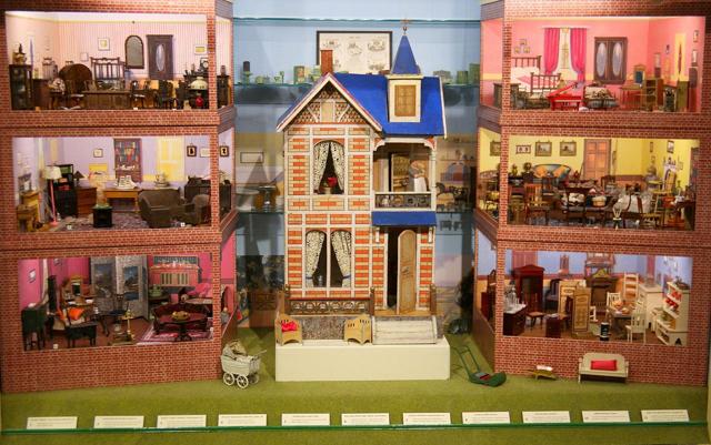 Dollhouse Museum